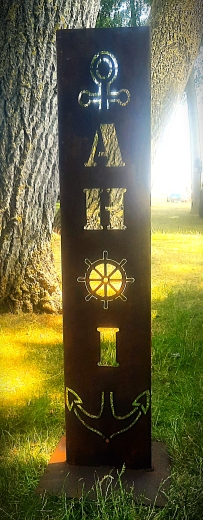 Schild Ahoi im Anker O= Steuerrad