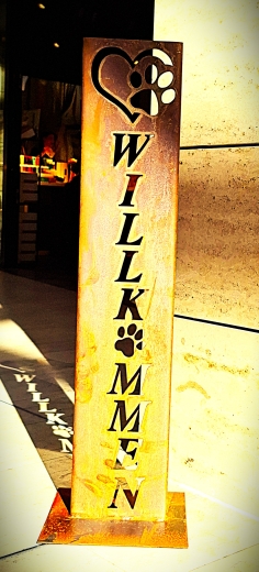 Schild Willkommen, O=Pfote, Pfote im Herz