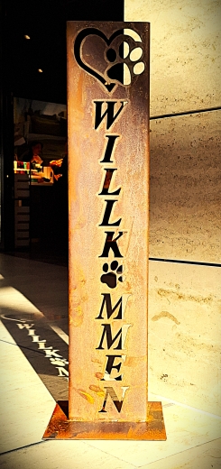 Schild Willkommen, O=Pfote, Pfote im Herz