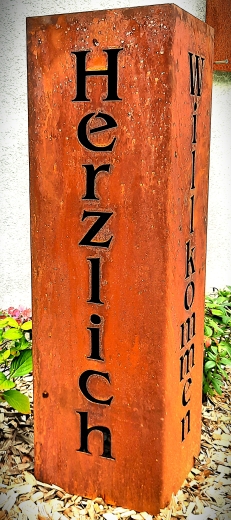 30x30 Säule Herzlich Willkommen