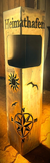 Säule Heimathafen Windrose, Sonne, Öffnung