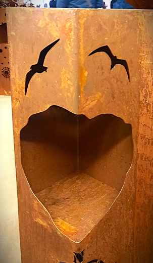 Säule Windrose, Anker Tau, Möwen, Öffnung