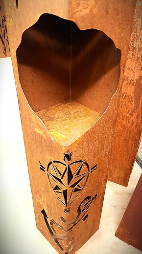 Säule Windrose, Anker Tau, Möwen, Öffnung