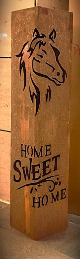 Säule Pferdekopf, Home Sweet Home