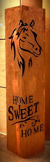 Säule Pferdekopf, Home Sweet Home