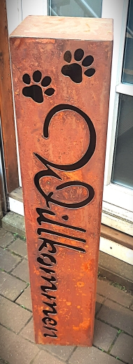 Säule Willkommen -geschwungen- mit Pfoten