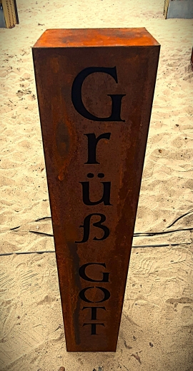 Säule Grüß Gott