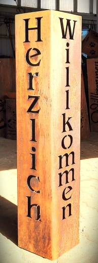 Säule Herlich Willkommen