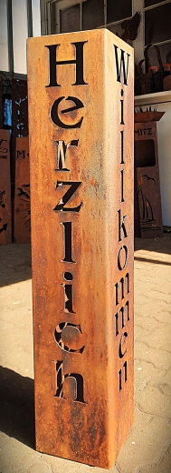 Säule Herlich Willkommen