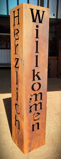 Säule Herlich Willkommen