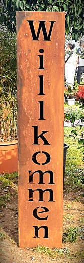 Säule Willkommen