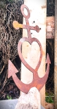 Anker, Glaube, Liebe, Hoffnung ( Astra-Anker) L auf Stein