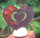 Herz in Herz groß auf Stein