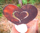 Herz in Herz groß auf Stein