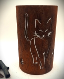 Windlicht schreitende Katze