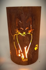 Windlicht schreitende Katze